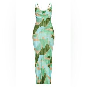 PrettyLittleThing Green Abstract Print Plisse Strappy Maxi Dress